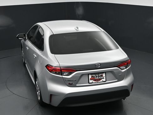 Used 2025 Toyota Corolla LE FWD image 30