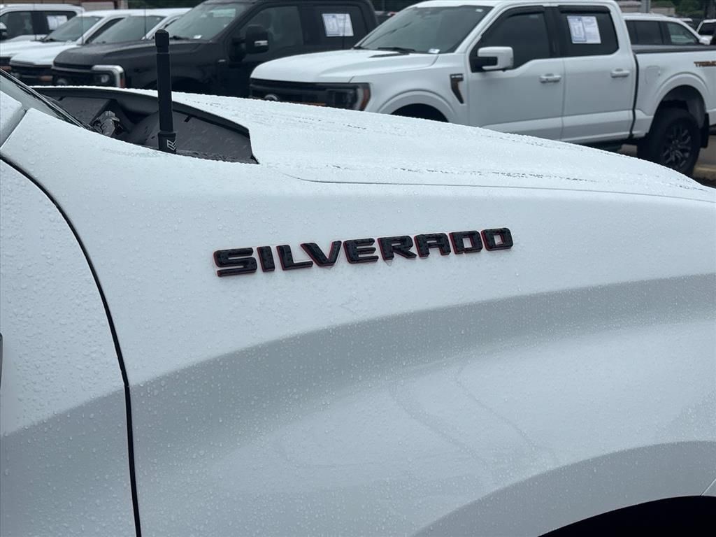 Used 2024 Chevrolet Silverado 1500 RST w/ Redline Edition AWD/4WD image 11