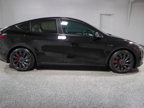 Used 2025 Tesla Model Y Performance image 6