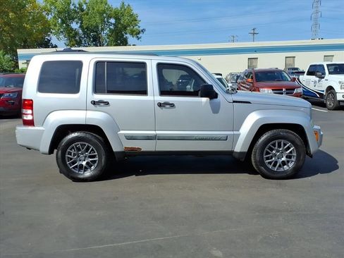 Used 2009 Jeep Liberty Sport AWD/4WD image 6