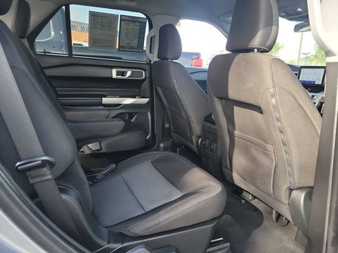 Used 2023 Ford Explorer XLT AWD/4WD image 25