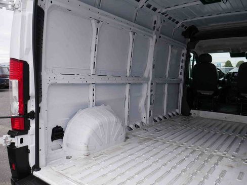 Used 2025 RAM ProMaster 2500 w/ Convenience Group image 17