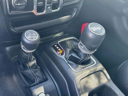 Used 2023 Jeep Wrangler Unlimited Sahara AWD/4WD image 17