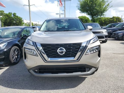 Used 2021 Nissan Rogue SL image 2