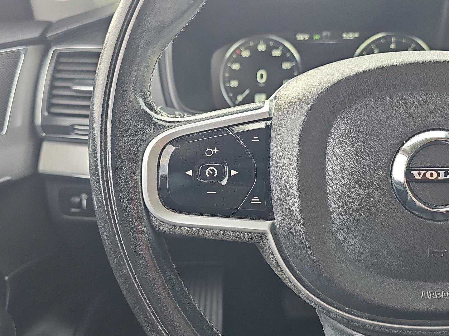 Used 2021 Volvo XC90 T5 Momentum w/ Climate Package FWD image 16