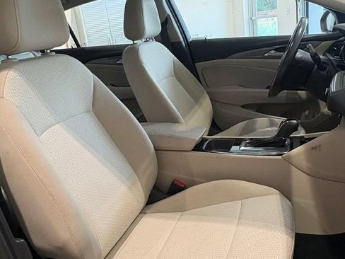 Used 2018 Buick Regal Preferred w/ Driver Confidence Package #1 FWD image 13