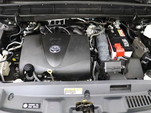 Used 2022 Toyota Highlander Platinum AWD/4WD image 35