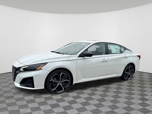 Certified 2025 Nissan Altima 2.5 SR w/ SR Premium Package FWD image 15