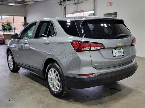Used 2024 Chevrolet Equinox LS w/ LS Convenience Package image 4