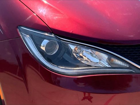 Used 2018 Chrysler Pacifica Touring Plus w/ Tire & Wheel Group FWD image 27