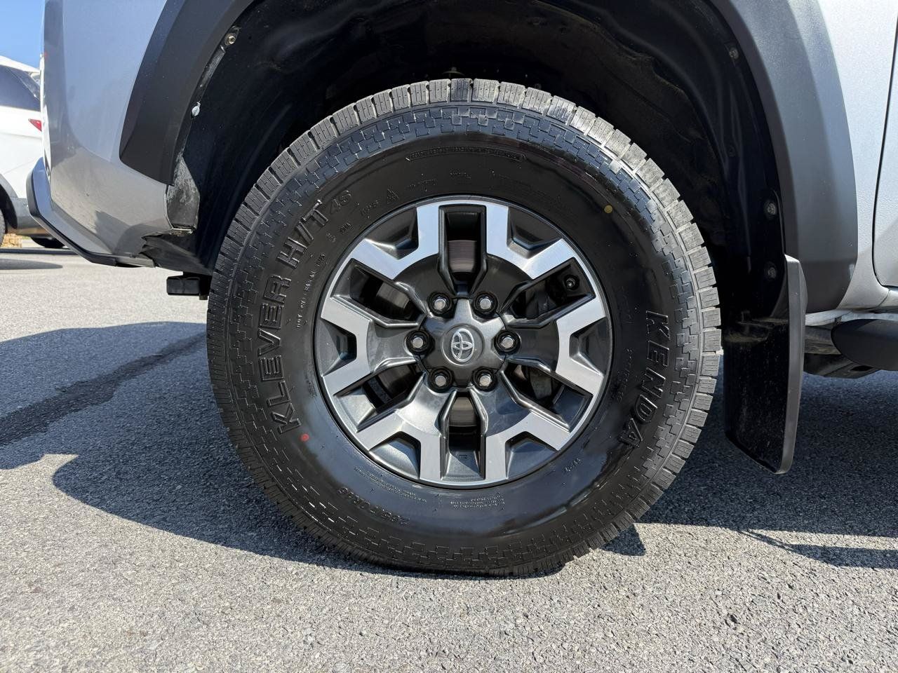 Used 2020 Toyota Tacoma TRD Off-Road w/ Technology Package AWD/4WD image 41