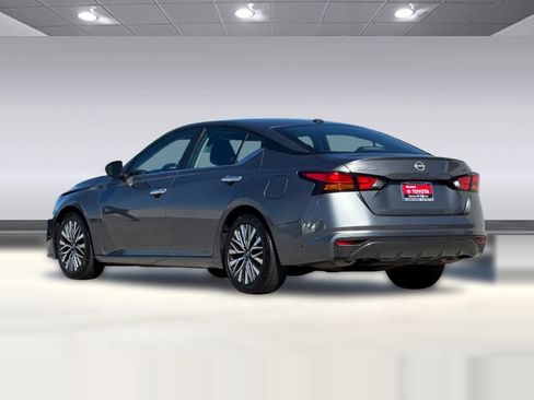Used 2024 Nissan Altima 2.5 SV image 7
