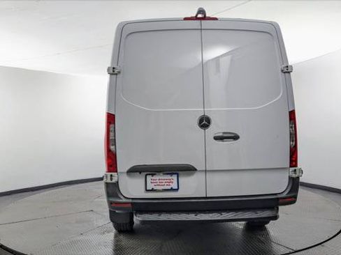 Used 2022 Mercedes-Benz Sprinter 2500 image 7