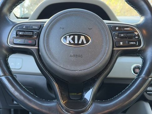 Used 2019 Kia Niro EX Premium image 16