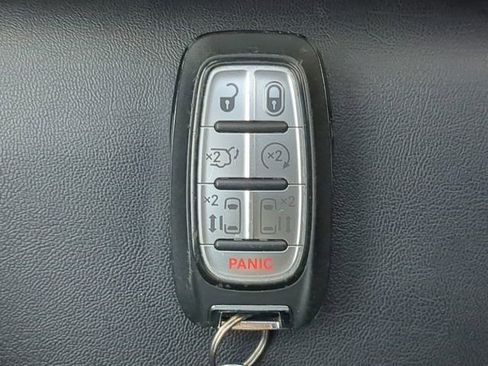 Certified 2024 Chrysler Pacifica Touring-L image 36