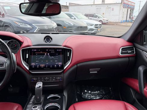 Used 2021 Maserati Ghibli S RWD image 22