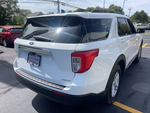 Used 2022 Ford Explorer XLT image 5