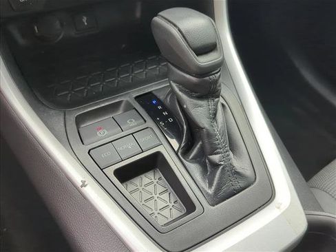 Used 2020 Toyota RAV4 LE image 21