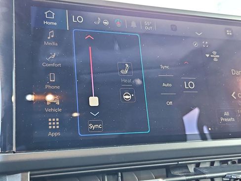 Used 2024 Jeep Wrangler Unlimited w/ Convenience Group image 17