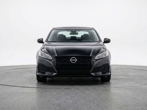 Used 2025 Nissan Altima 2.5 SV image 2