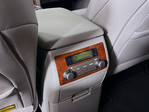 Used 2013 Toyota Highlander Limited FWD image 32