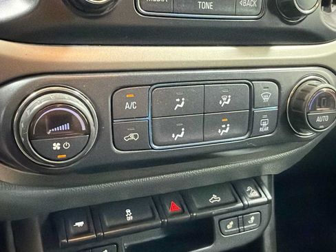Used 2017 Chevrolet Colorado Z71 w/ LPO, Premium Interior Package AWD/4WD image 21