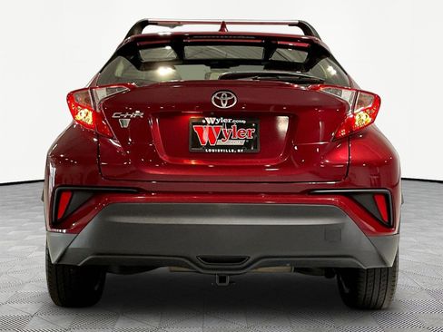 Used 2019 Toyota C-HR XLE FWD image 5