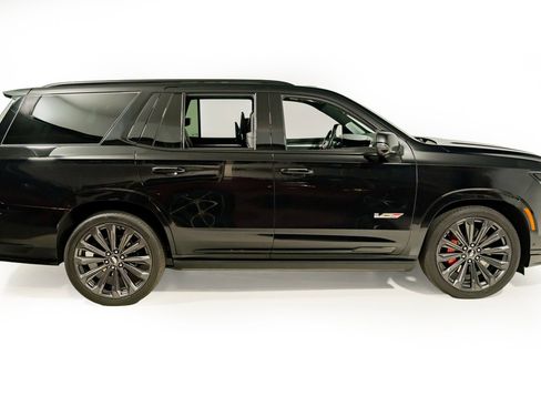 Used 2025 Cadillac Escalade V AWD/4WD image 10