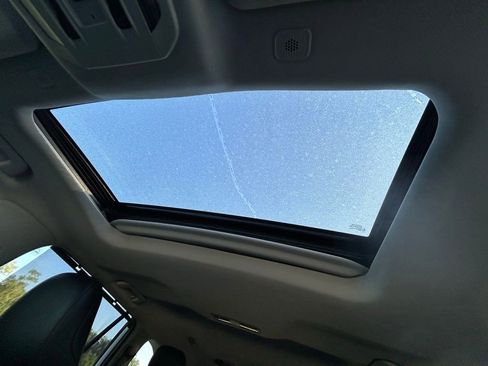 Used 2024 Toyota Highlander XLE image 30