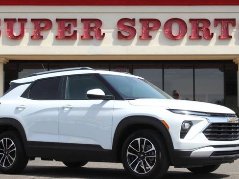 Used 2025 Chevrolet TrailBlazer LT FWD image 1
