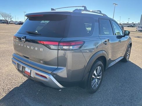 Used 2025 Nissan Pathfinder SL image 6