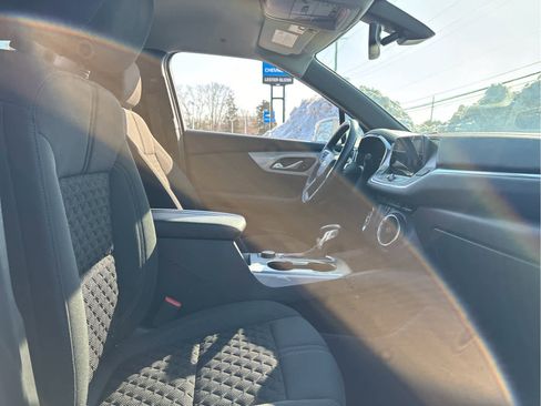 Used 2019 Chevrolet Blazer LT image 25