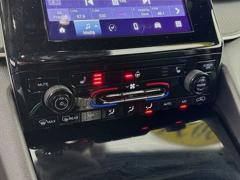 Used 2024 Jeep Grand Cherokee Altitude image 15