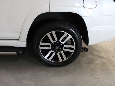 Used 2022 Toyota 4Runner Limited AWD/4WD image 38
