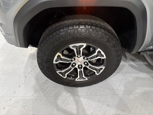 Used 2024 GMC Canyon AT4 w/ Technology Package AWD/4WD image 38
