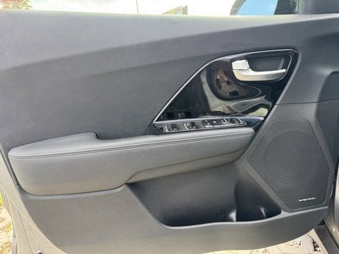 Certified 2022 Kia Niro Touring Special Edition image 9