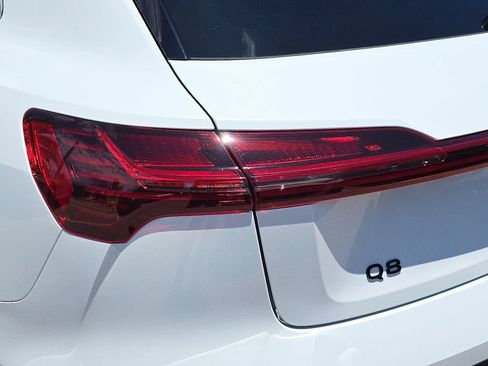 Used 2024 Audi Q8 e-tron Premium Plus w/ Premium Plus Package AWD/4WD image 37