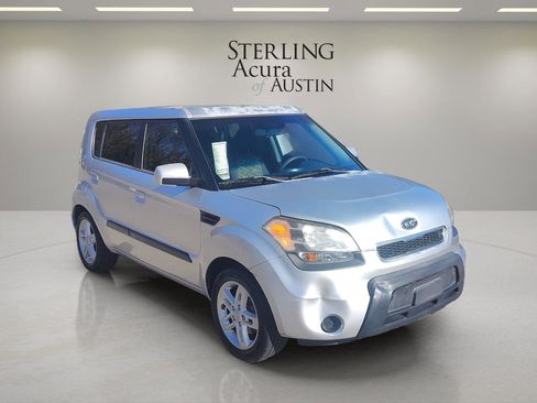 Used 2010 Kia Soul + image 3