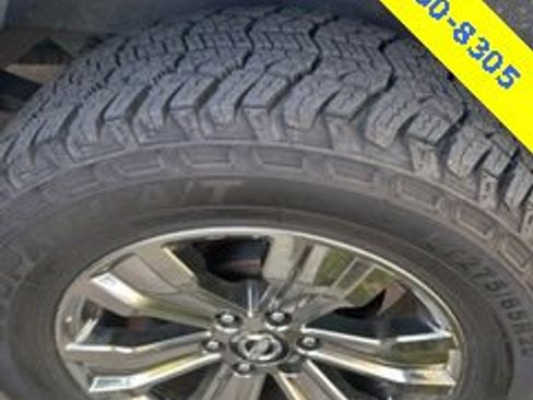 Used 2017 Nissan Titan SV image 16