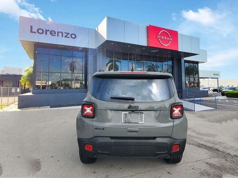 Used 2022 Jeep Renegade Altitude w/ Convenience Group AWD/4WD image 6