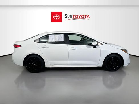 Used 2021 Toyota Corolla LE FWD image 2