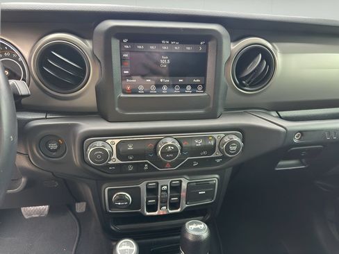 Used 2018 Jeep Wrangler Unlimited Sport S AWD/4WD image 28