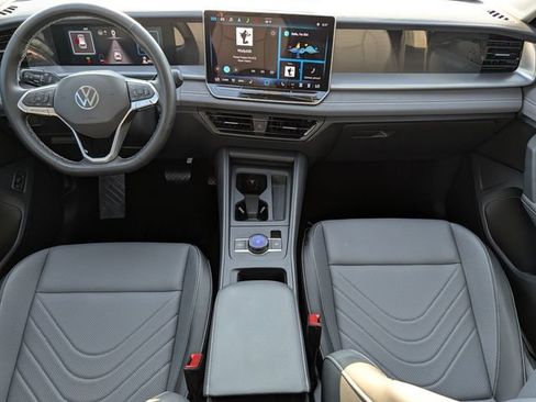Used 2025 Volkswagen Tiguan SE FWD image 10