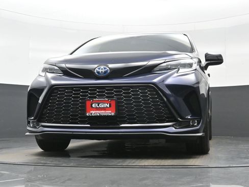 Used 2025 Toyota Sienna XSE w/ XSE Plus Package AWD/4WD image 29