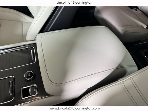 New 2026 Lincoln Aviator AWD image 32