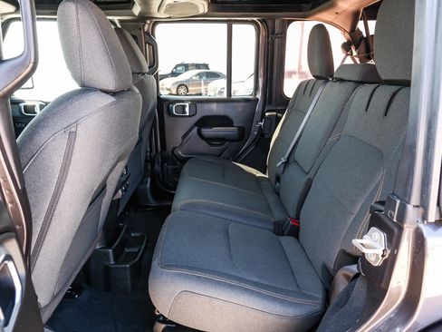 Used 2024 Jeep Wrangler Unlimited AWD/4WD image 19