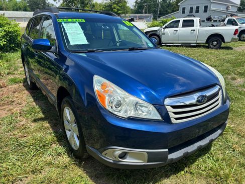 Used 2010 Subaru Outback 2.5i Premium AWD/4WD image 3