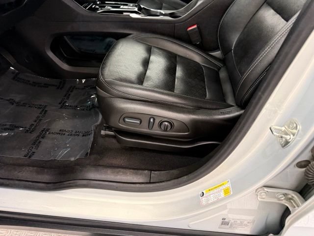 Used 2022 Chevrolet Bolt LT w/ Infotainment Package FWD image 12