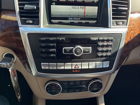 Used 2015 Mercedes-Benz GL 550 4MATIC image 12