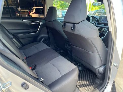 Used 2022 Toyota RAV4 XLE AWD/4WD image 19